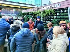 La festa per l’inaugurazione del mercato ortofrutticolo. foto Città di Umago