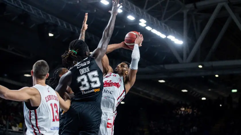 Un momento del match tra Bologna e Pallacanestro Trieste (Foto Ciamillo - Lasorte)