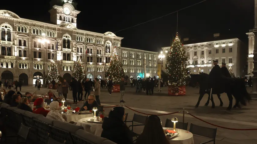 Piazza Unità a Trieste in versione natalizia (Lasorte)