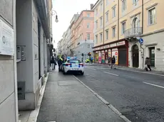 La polizia locale mentre effettua i rilievi