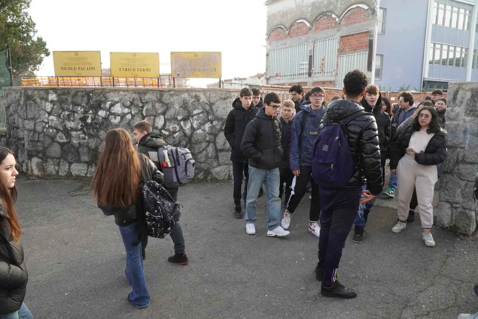 Studenti all’uscita dal polo Galilei-Fermi-Pacassi Foto Bumbaca