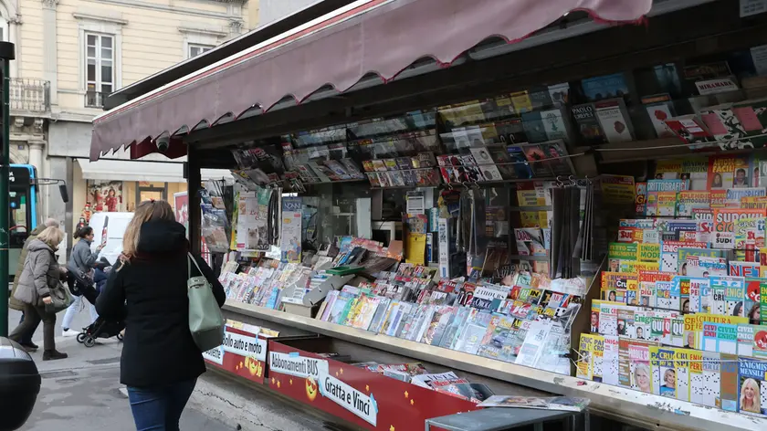 L’edicola di largo Riborgo, una delle più grandi in città Fotoservizio di Andrea Lasorte