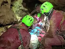 Ottavia Piana soccorsa dai tecnici del Soccorso speleologico foto cnsas