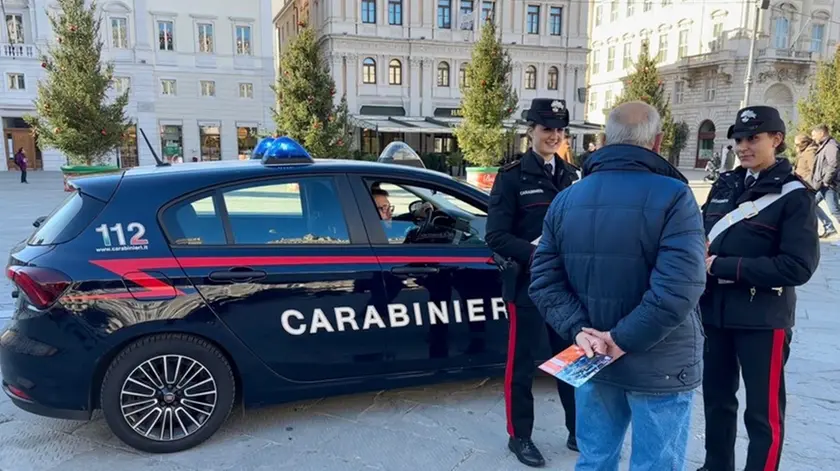 L'incontro dei carabinieri con gli anziani in città per la prevenzione delle truffe
