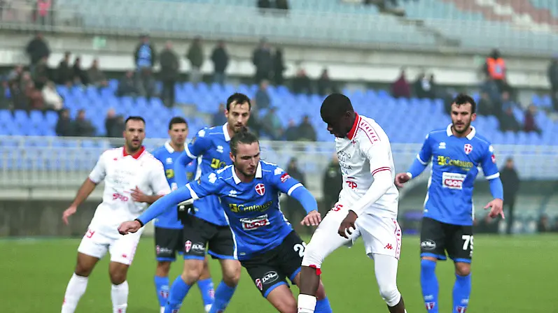 Omar Correia in azione: il centrocampista è tornato leader della Triestina foto Mariani/Lasorte