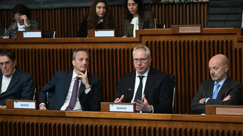 Il presidente Bordin parla nella conferenza di fine anno