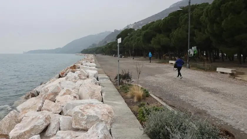 La scogliera di Barcola rimessa a nuovo