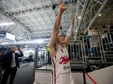 I festeggiamenti di Colbey Ross dopo la vittoria in casa della Virtus Bologna Foto Ciamillo/Lasorte