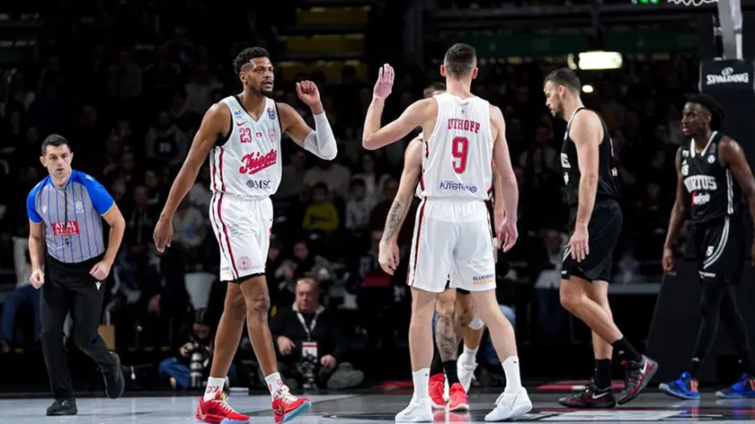 Brooks e Uthoff durante l’ultima sfida con la Virtus Bologna Foto Lasorte