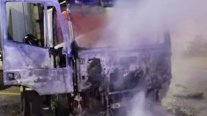 Il camion andato a fuoco