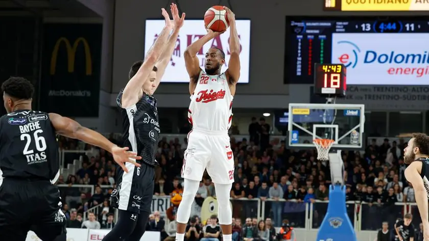 Markel Brown, guardia di Trieste, qui in azione contro la Dolomiti Energia Trento Foto Ciamilli/Lasorte