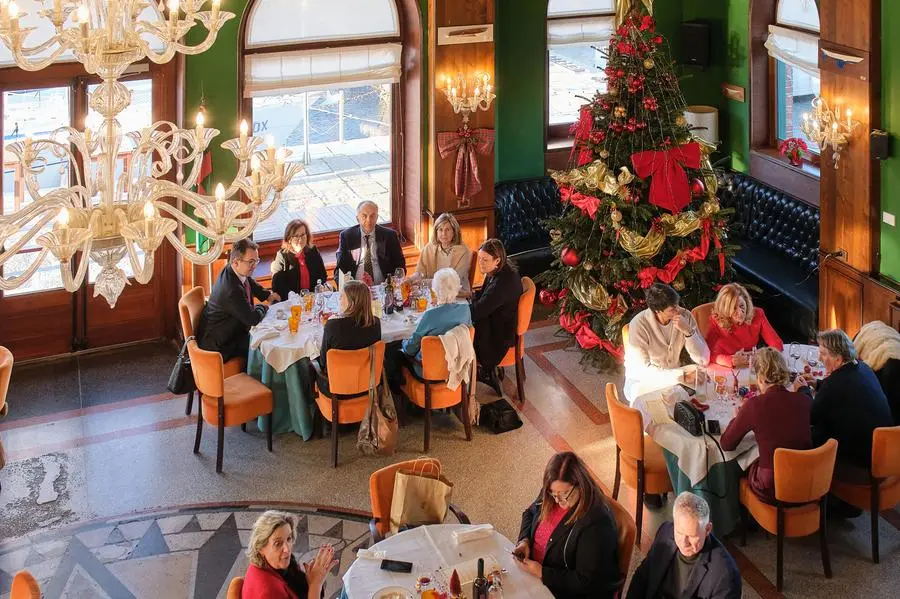 Una tavolata per il pranzo di Natale (Silvano)