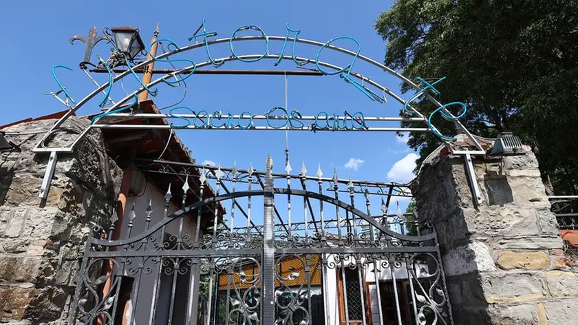 La scritta all’ingresso dell’ex Sacra Ostaria in Campo Marzio Fotoservizio Andrea Lasorte