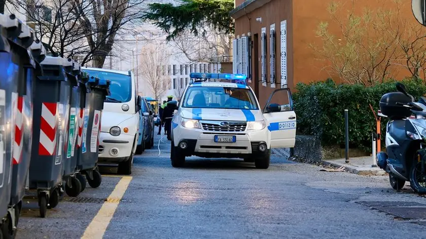 La polizia locale in via delle Docce