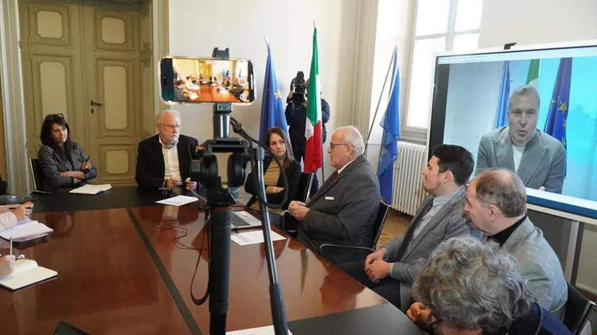 La riunione dedicata alla tassa di soggiorno con amministrazione comunale, Federalberghi e Confcommercio (Foto Roberto Marega)