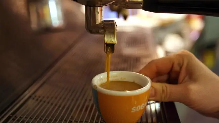 La preparazione del caffè in bar