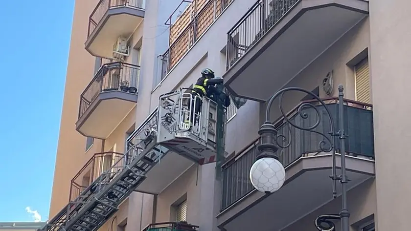 L'intervento dei pompieri a Roiano: i residenti li hanno ringraziati offrendo loro doni
