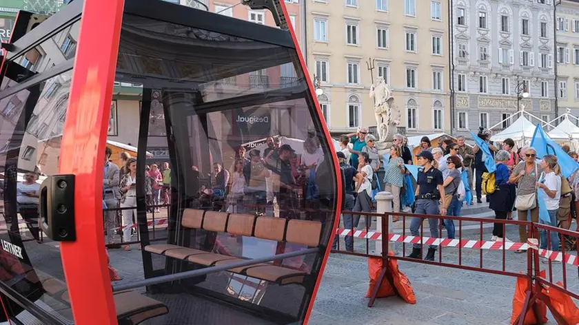 La presentazione della cabinovia Leitner in piazza della Borsa nel settembre 2023 Foto Massimo Silvano