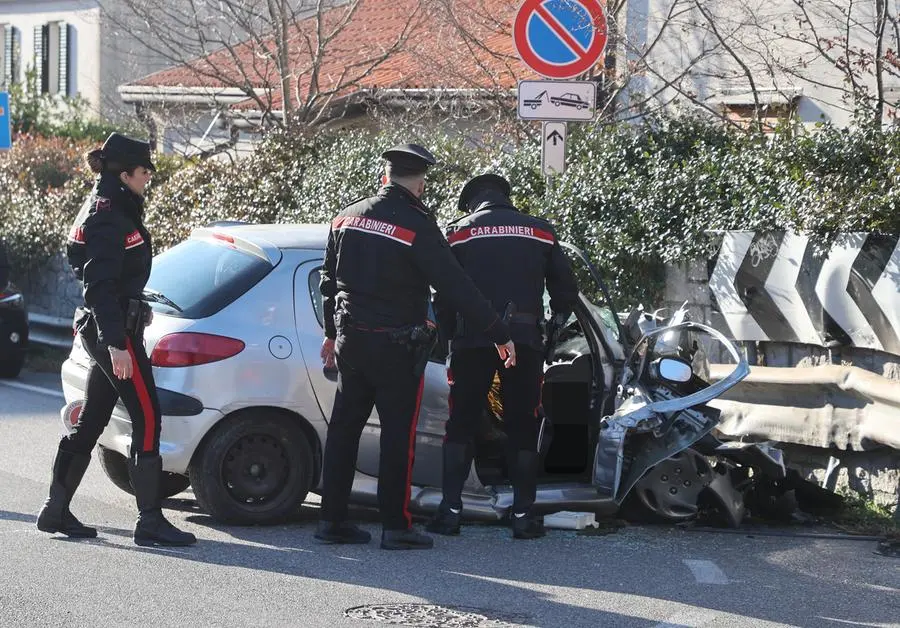 Lo schianto fatale del 28 dicembre ad Aurisina. Foto Lasorte