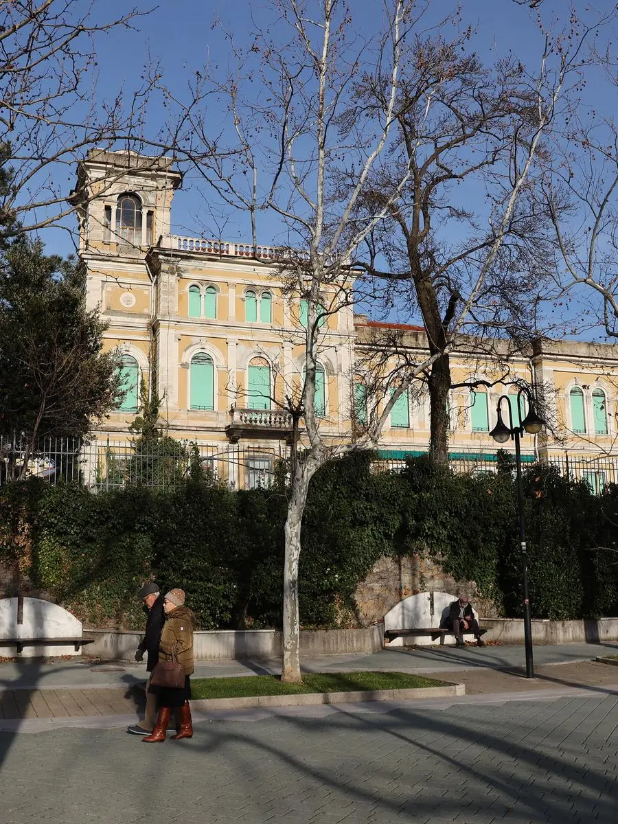 Villa Haggincosta si affaccia sul Passeggio Sant'Andrea