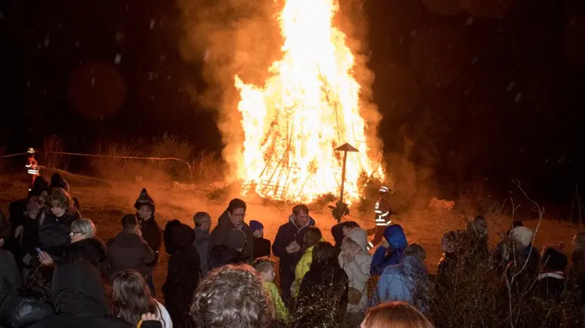 La “seima” di domenica sera a Ronchi, sopra Vermegliano Foto Katia Bonaventura