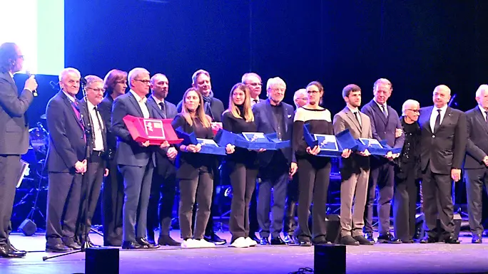 "Buon Anno Trieste 2025", L’evento di lunedì 6 gennaio al Rossetti: in alto i premiati, sotto il folto pubblico in sala Foto Andrea Lasorte