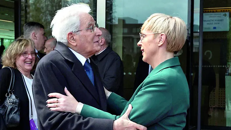 Il presidente della Repubblica Sergio Mattarella con Natasa Pirc Musar la presidente della Slovenia, a Lubiana il 22 aprile del 2024 in occasione del ventennale dell'adesione slovena all'Unione Europea. Foto Afg