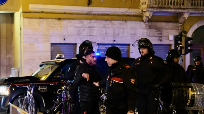 Uno degli stranieri fermati dopo la rissa Foto di Massimo Silvano