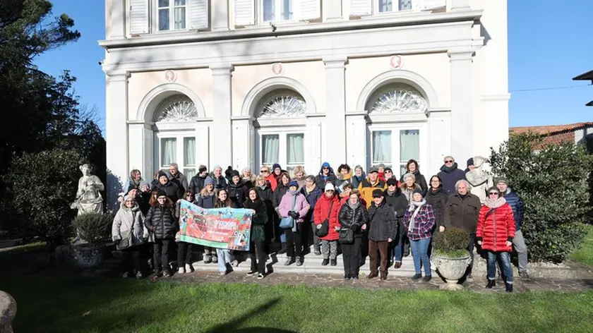 I partecipanti all'esterno dell’ottocentesca Villa Tonello (Bumbaca)