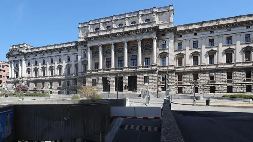 Un’immagine dell’esterno del Tribunale di Trieste foto Andrea Lasorte