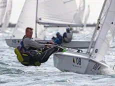 Enrico Michel (sotto) in regata Foto Andrea Carloni