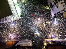 Le migliaia di persone scese in strada a Belgrado in occasione dell’ultima protesta. Foto Arhiv Javnih Skupov