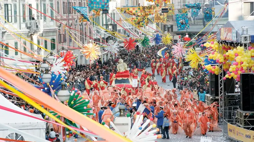 Un momento della grande sfilata mascherata di una scorsa edizione del Carnevale di Fiume