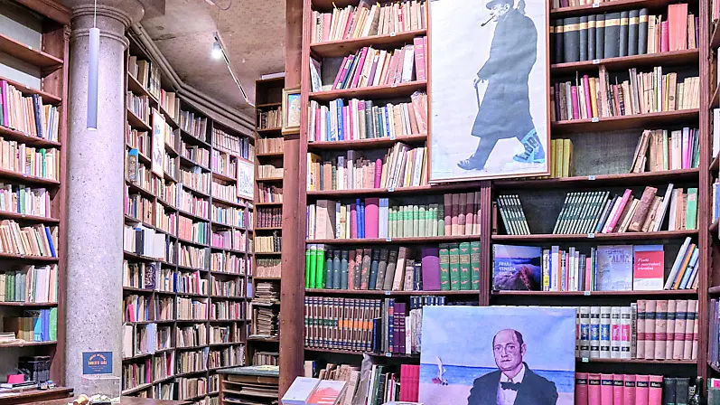 Un’immagine della libreria antiquaria Umberto Saba dopo il restauro degli interni foto Massimo Silvano