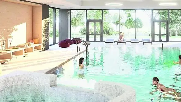 I rendering forniti dal Comune che prefigurano gli interni e gli esterni del secondo polo termale, dedicato al wellness: la grande piscina con idromassaggio
