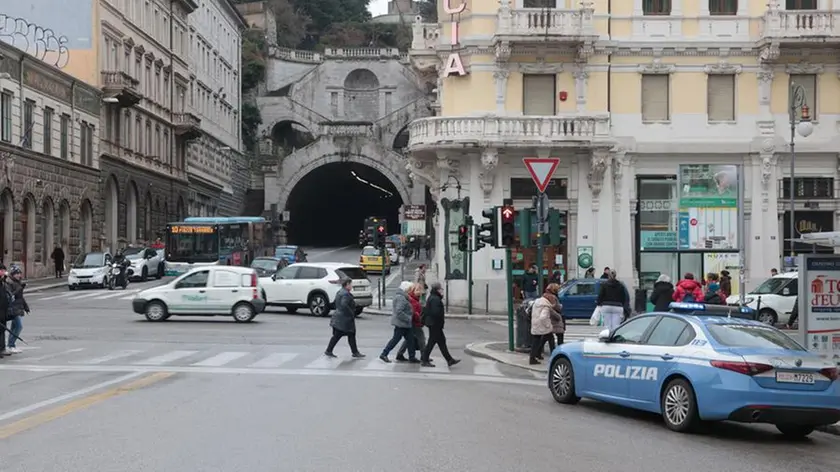 Polizia in piazza Goldoni a Trieste (Lasorte)