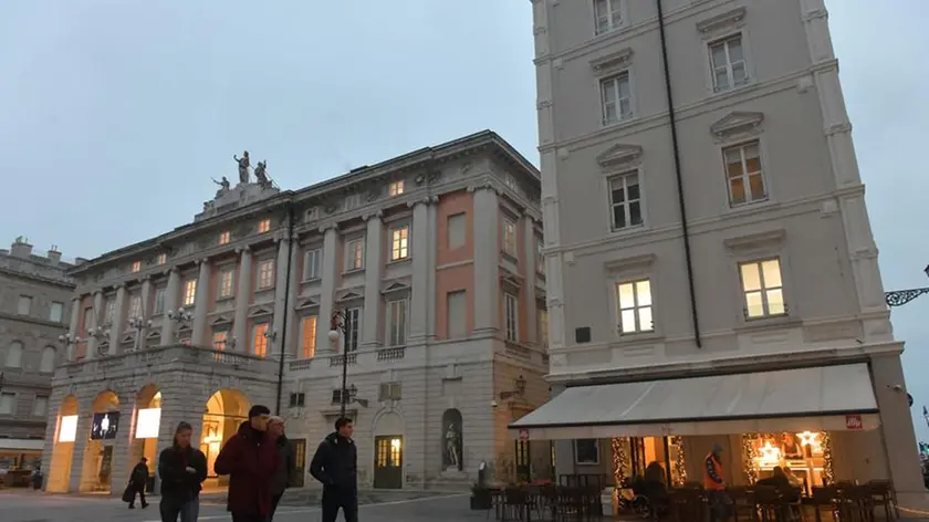 Piazza Verdi con una veduta dei locali Foto Lasorte e Bruni