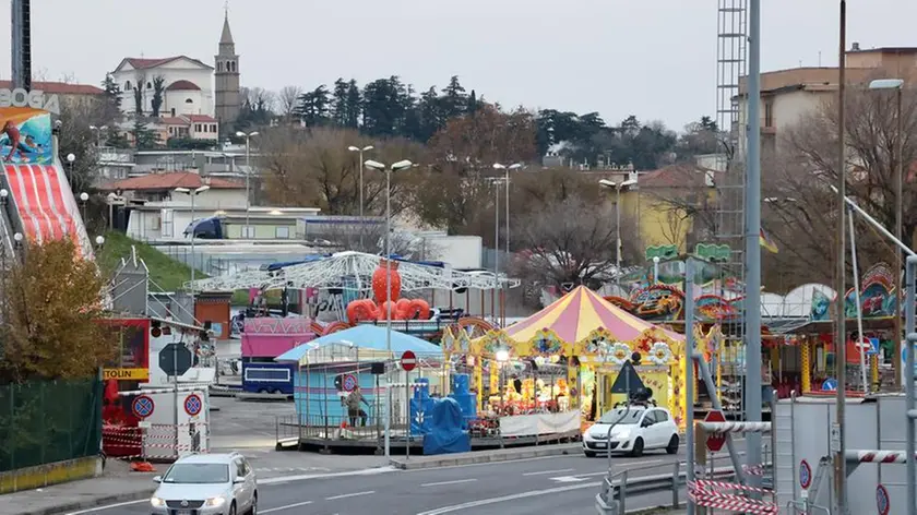 Il luna park nel 2023 in piazzale delle Puglie, area considerata non idonea dal Comune Foto Andrea Lasorte