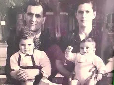 La foto del 1949: Zaccaria e Margarita Chaim con i figli Leone e Armando