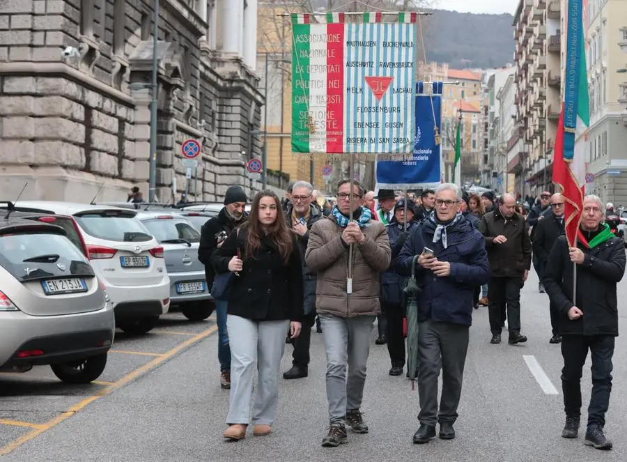 La marcia silenziosa dal carcere alla stazione (Lasorte)