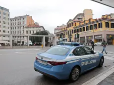 La polizia in piazza Goldoni a Trieste Foto Andrea Lasorte