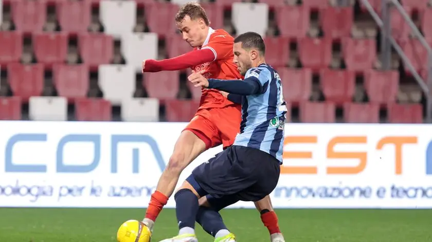 Eetu Vertainen in azione nel match contro il Lecco Foto Lasorte