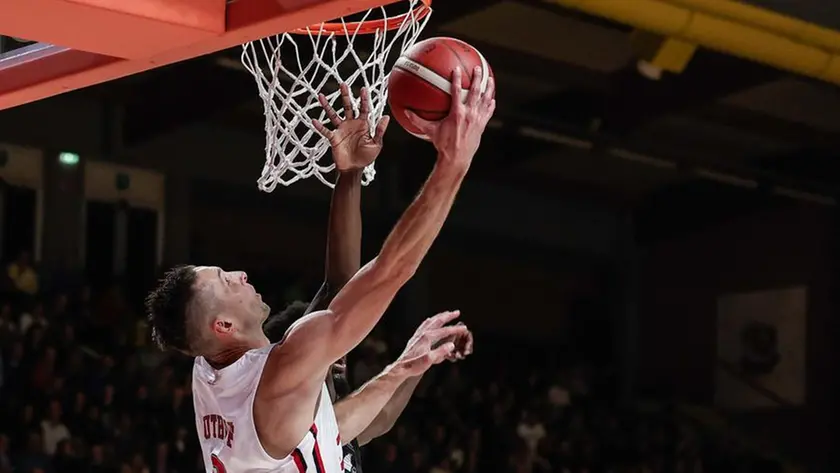 Jarrod Uthoff, dopo aver saltato il match con l’Olimpia, tornerà a disposizione con Tortona Foto Bruni