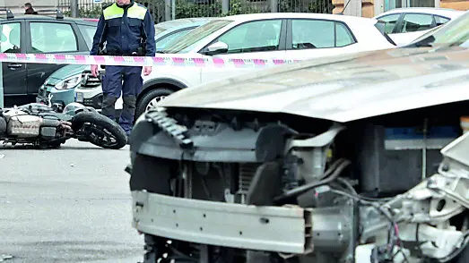 Un dettaglio della macchina coinvolta nell’incidente Foto Lasorte