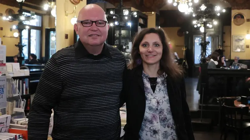 Gli sposi Tina Forčič e Thomas Velikonja alla presentazione al Caffè San Marco a Trieste Foto Lasorte e Silvano