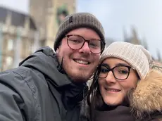 Luca Grieco con la fidanzata Sofia in una foto recente durante un viaggio