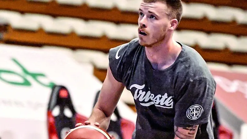 Nella foto i primi scatti di Sean McDermott in allenamento con la Pallacanestro Trieste. L’ala statunitense sarà a disposizione dal prossimo match contro la Germani Brescia
