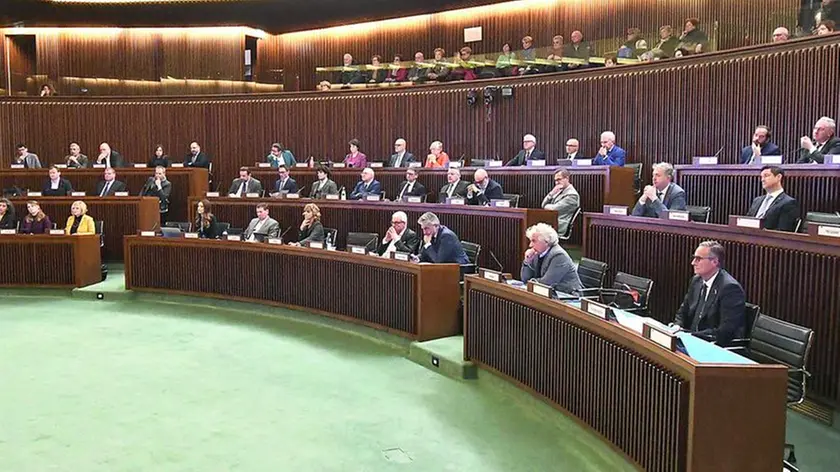 Gli eletti del Fvg lunedì durante la prima seduta del Consiglio regionale dopo la pausa
