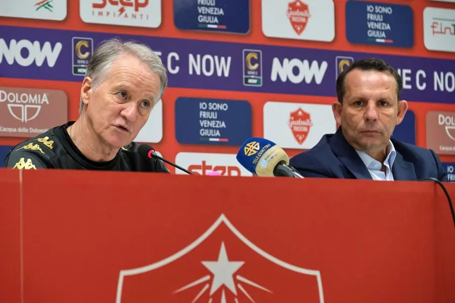 A sinistra il coach Attilio Tesser e a destra Daniele Delli Carri direttore sportivo della triestina