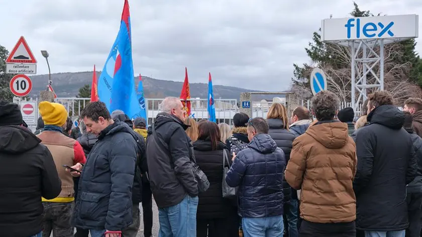 La protesta davanti alla Flex dello scorso 27 gennaio foto Silvano